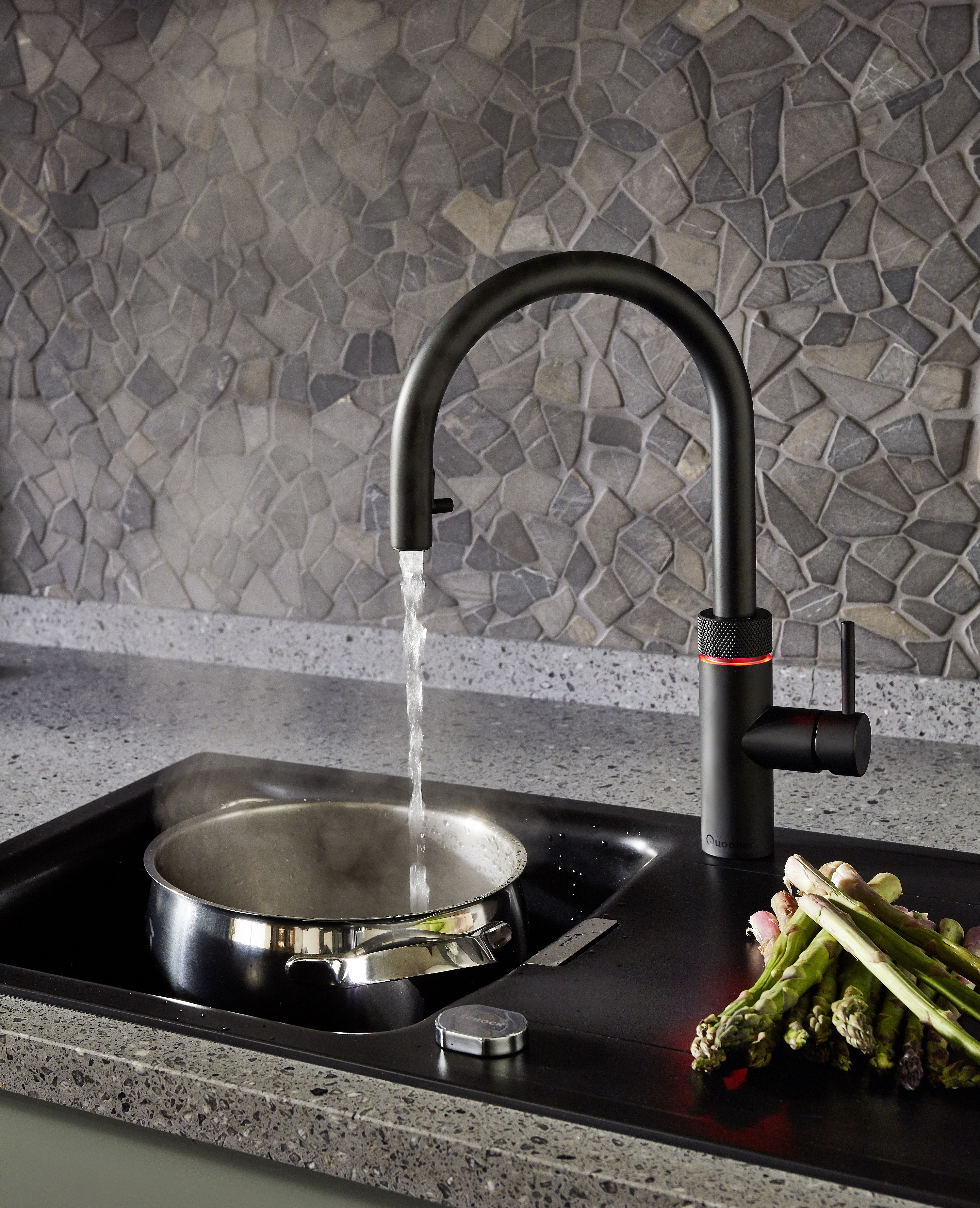 Quooker Armatur mit kochend heißem Wasserstrahl