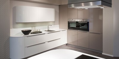 Aufs Bild klicken und die Hochglanzküche größer sehen!