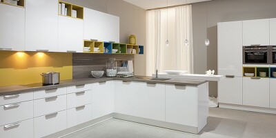 Geräumige Familienküche: Größer wird's bei Klick!