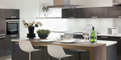 Elegante Inselküche für mindestens 15 Quadratmeter