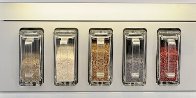 Praktische Vorratsbehälter, griffbereit und transparent zum Einbau in Ihrer Küche