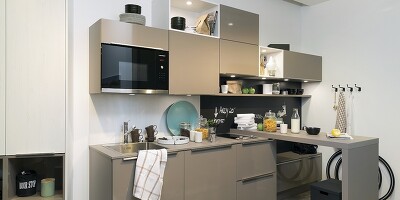 Wohnliche Küchenzeile mit vielen Funktionen für die kleine Küche